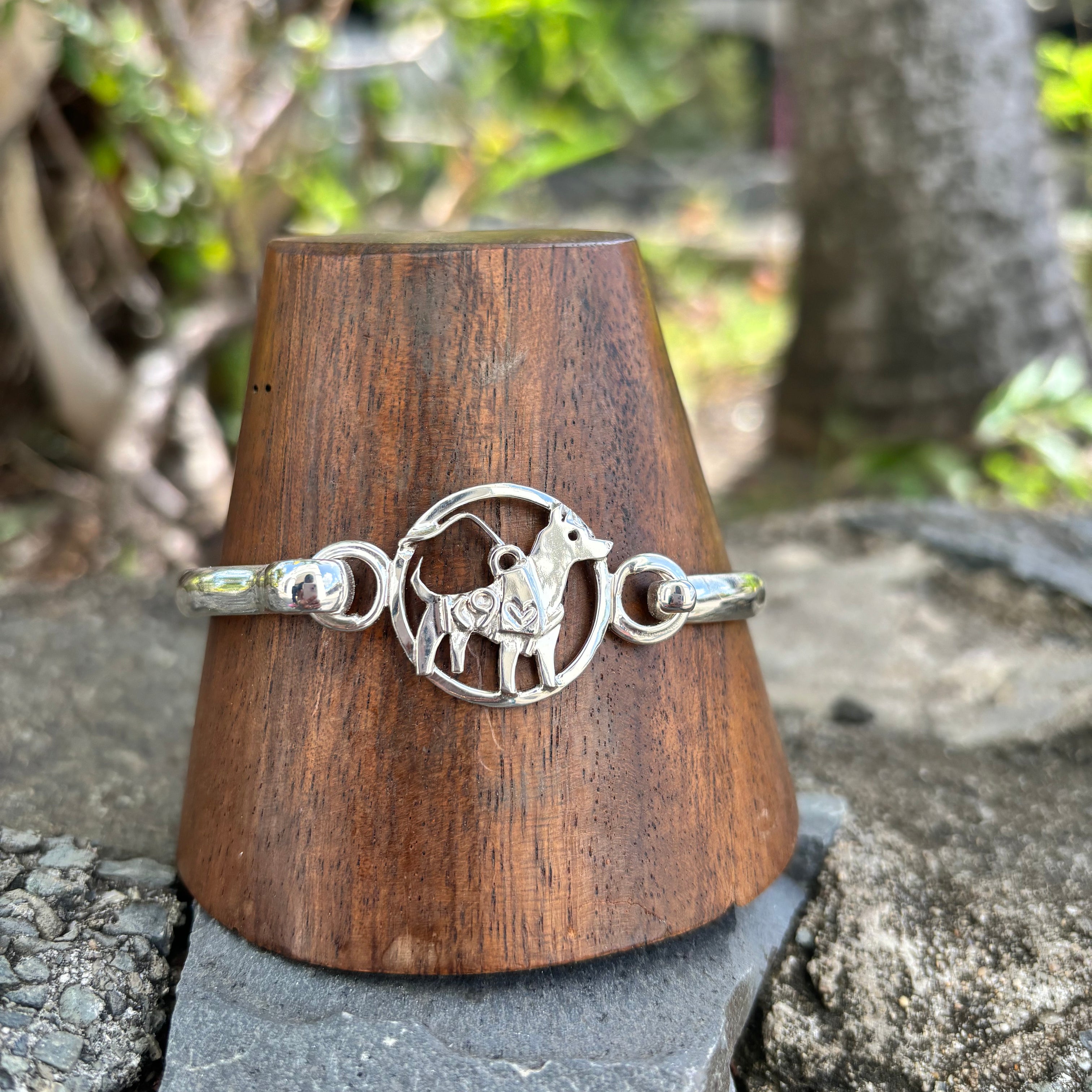 Crucian Gold : Kevin's K9 Search & Rescue Cord Bracelet