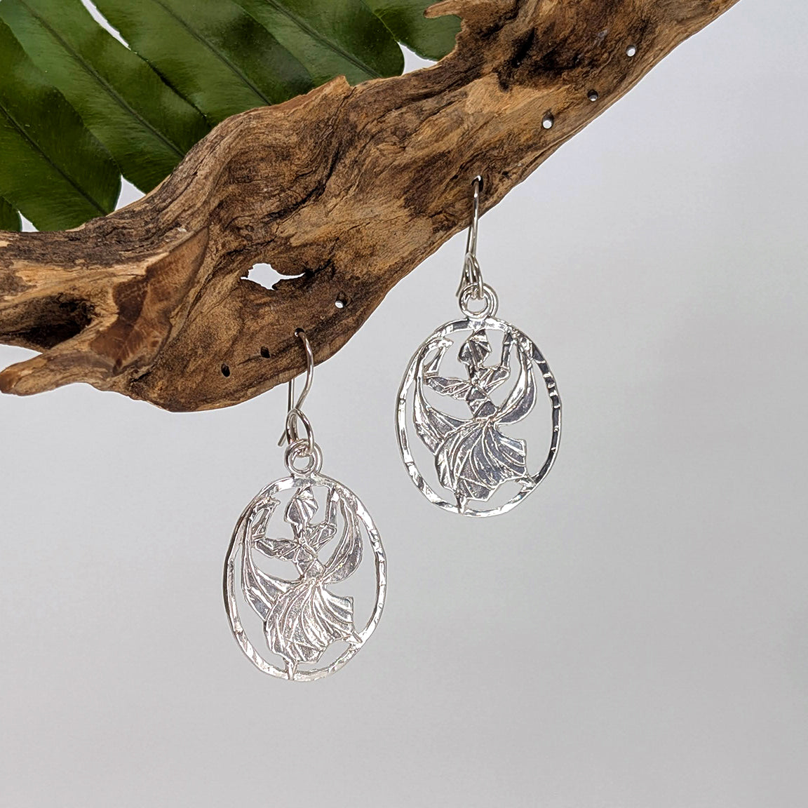 caribbean dance drop earring---