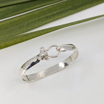 Shackle 8MM Latch Bracelet