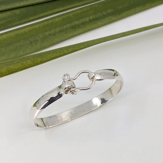 Shackle 8MM Latch Bracelet