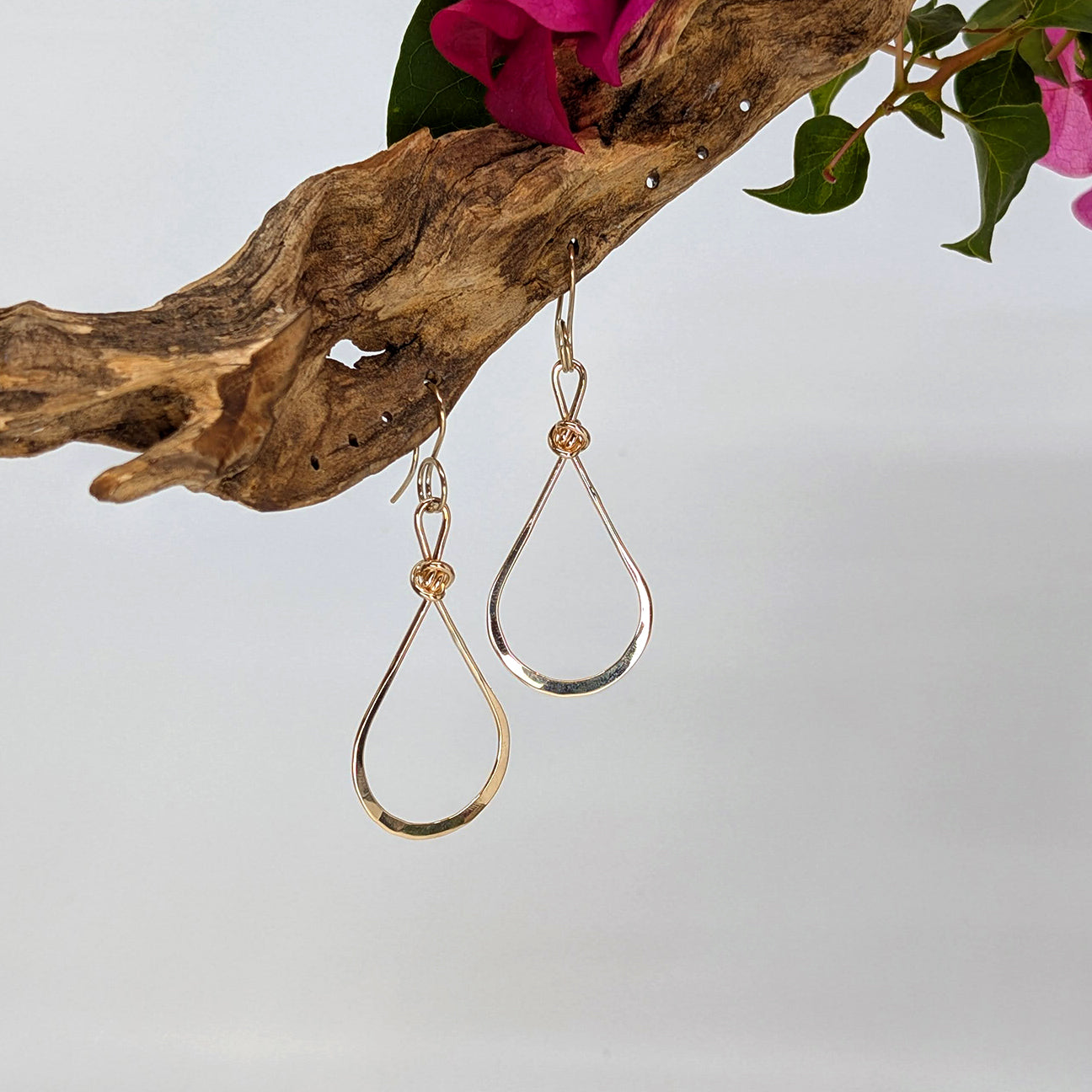 teardrop drop earring---