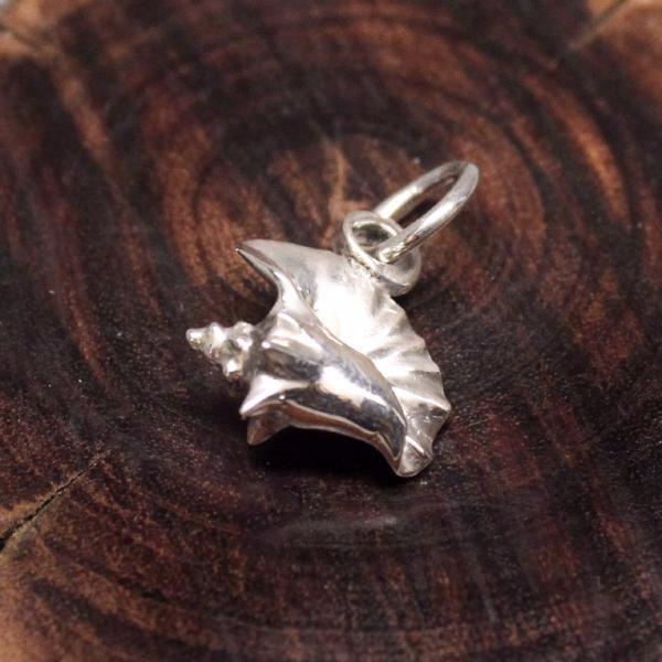 Sterling silver conch shell shaped charm.